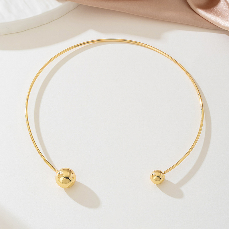 Golden Asymmetrical Round Geometric Alloy Necklace | picture 