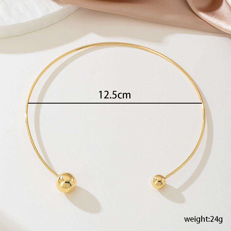 Golden Asymmetrical Round Geometric Alloy Necklace | picture 