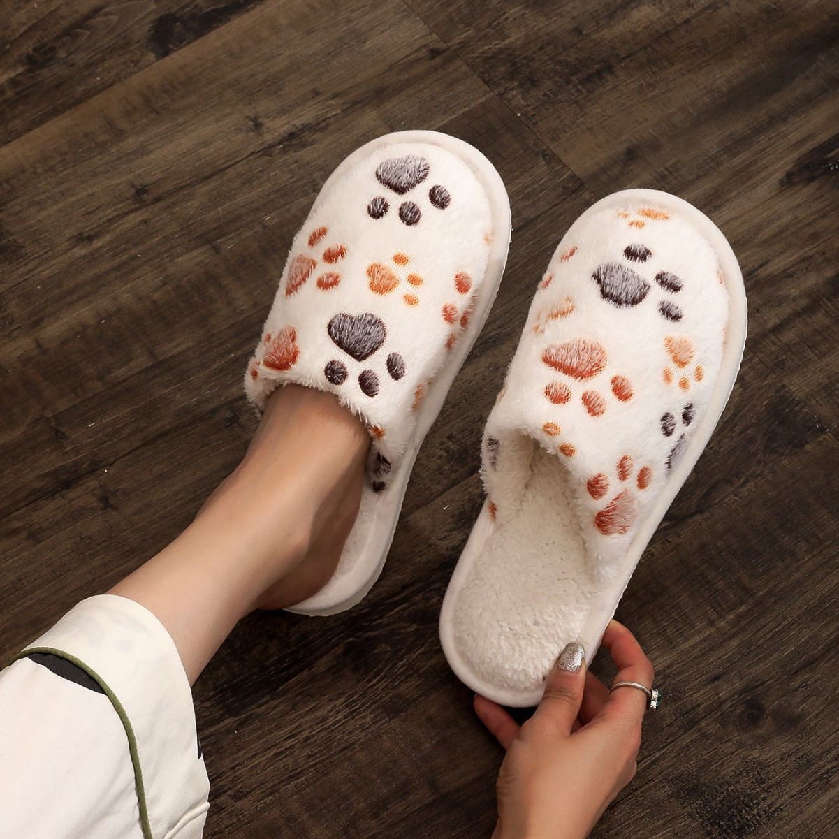 White Animal Print Closed Toe Falt Slippers | picture 