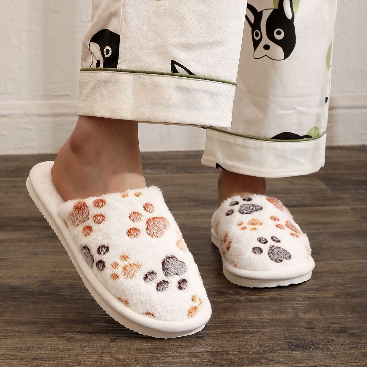 White Animal Print Closed Toe Falt Slippers | picture 