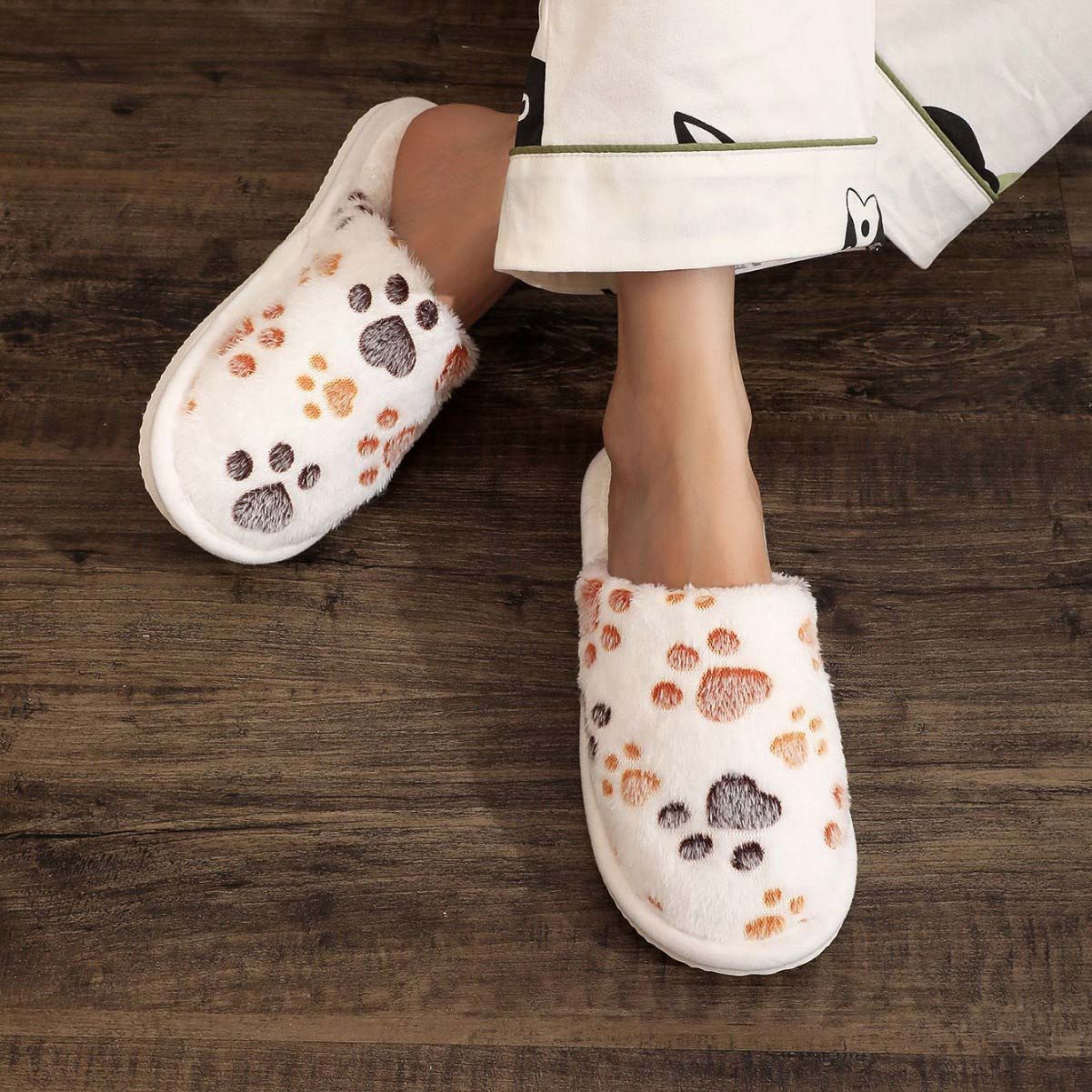White Animal Print Closed Toe Falt Slippers | picture 