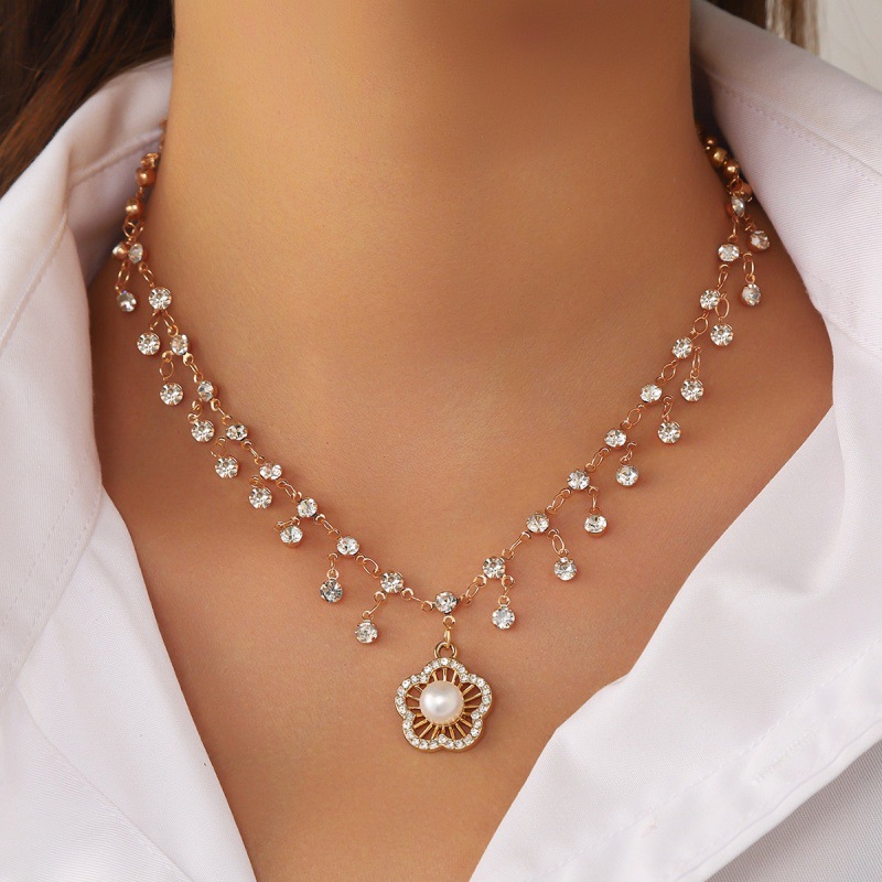 Golden Color Alloy Detail Rhinestone Necklace | picture 