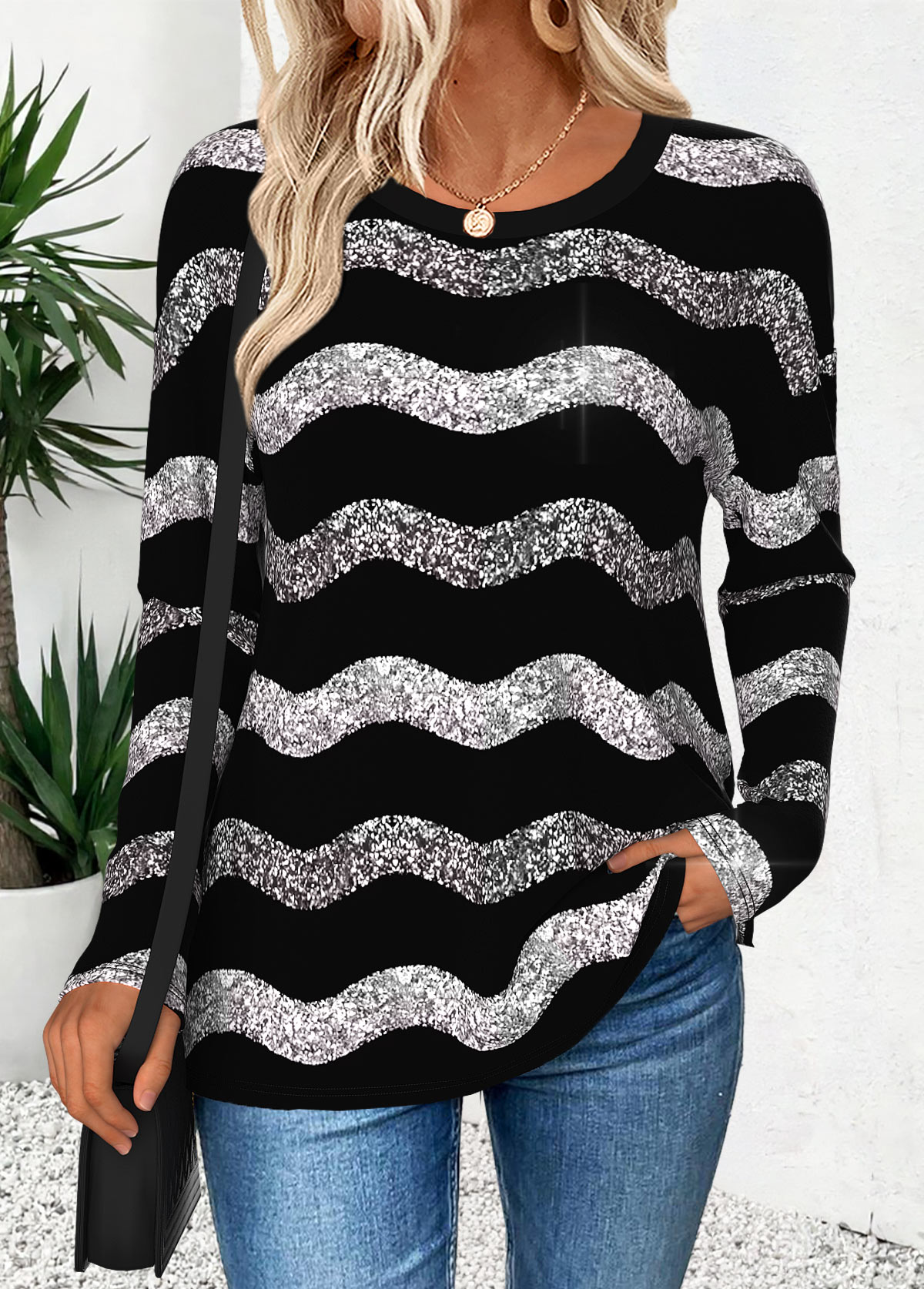 Black Curved Hem Wave Pattern Print T Shirt | picture 