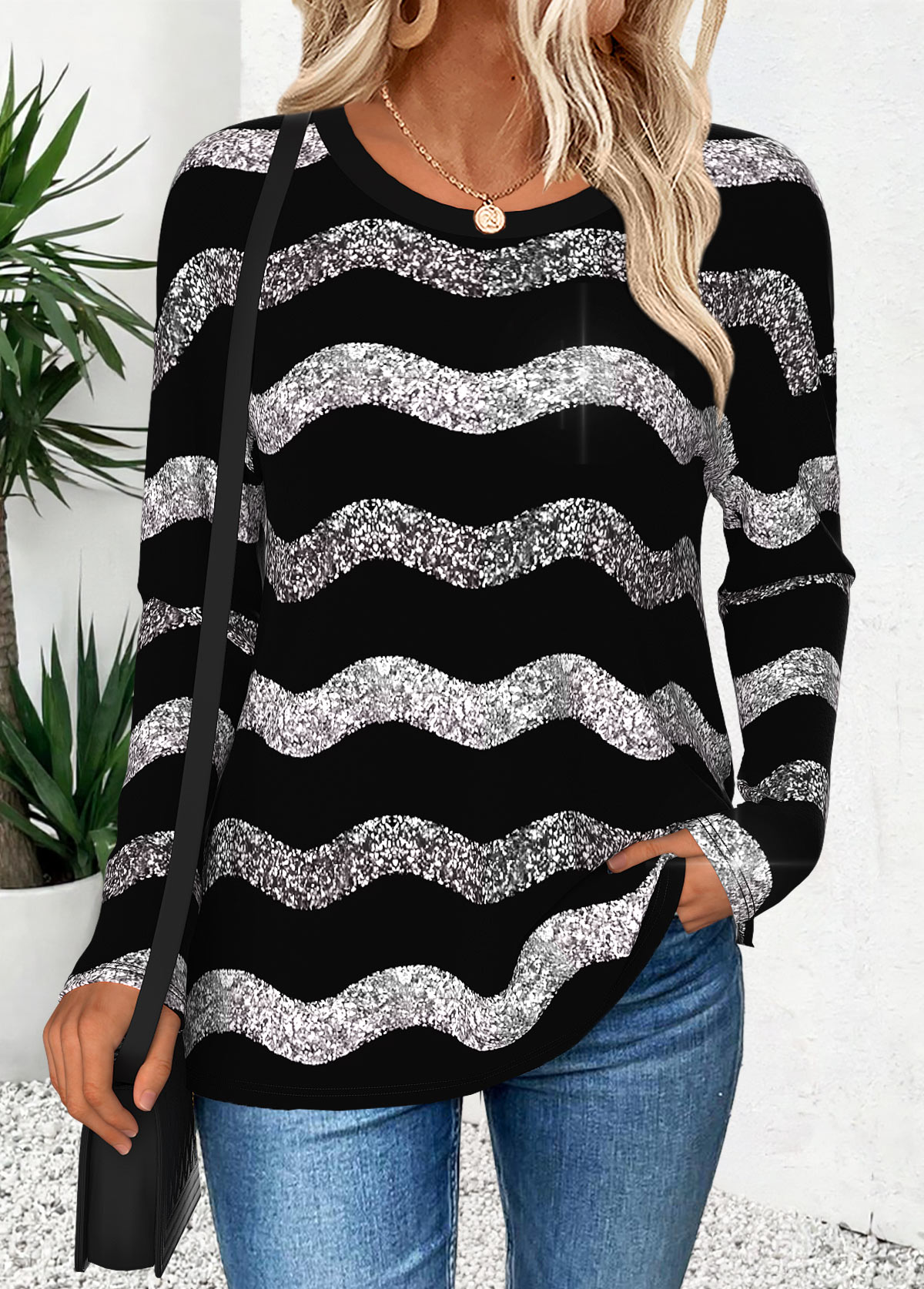 Black Curved Hem Wave Pattern Print T Shirt | picture 
