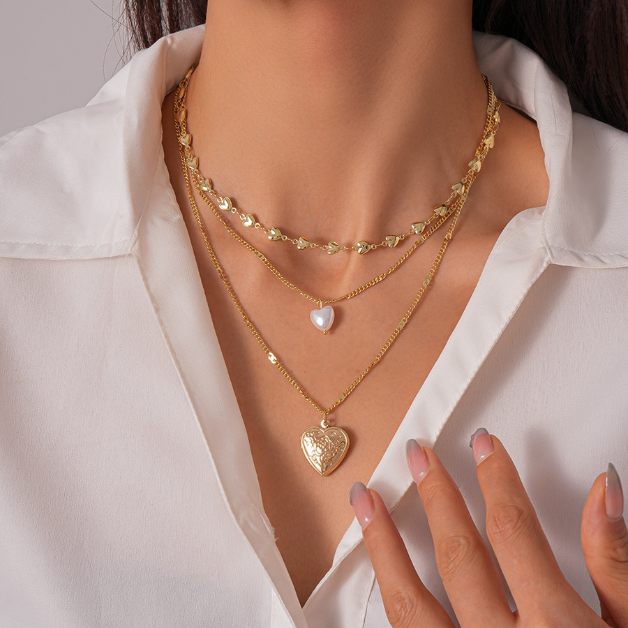 Golden Color Heart Alloy Detail Necklace | picture 