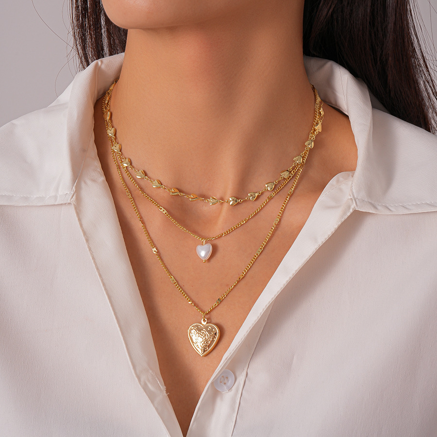 Golden Color Heart Alloy Detail Necklace | picture 