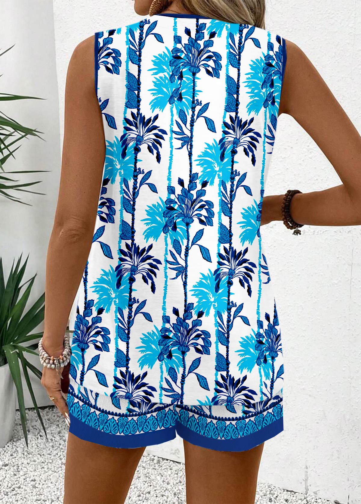 Blue Tummy Coverage Leaf Print Sleeveless Tank Top | picture 