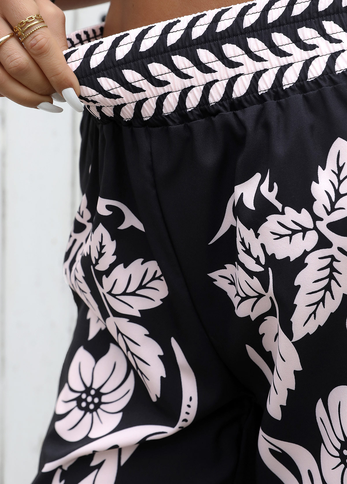 Black Flowy Plants Print Wide Leg Elastic Waist Pants | picture 