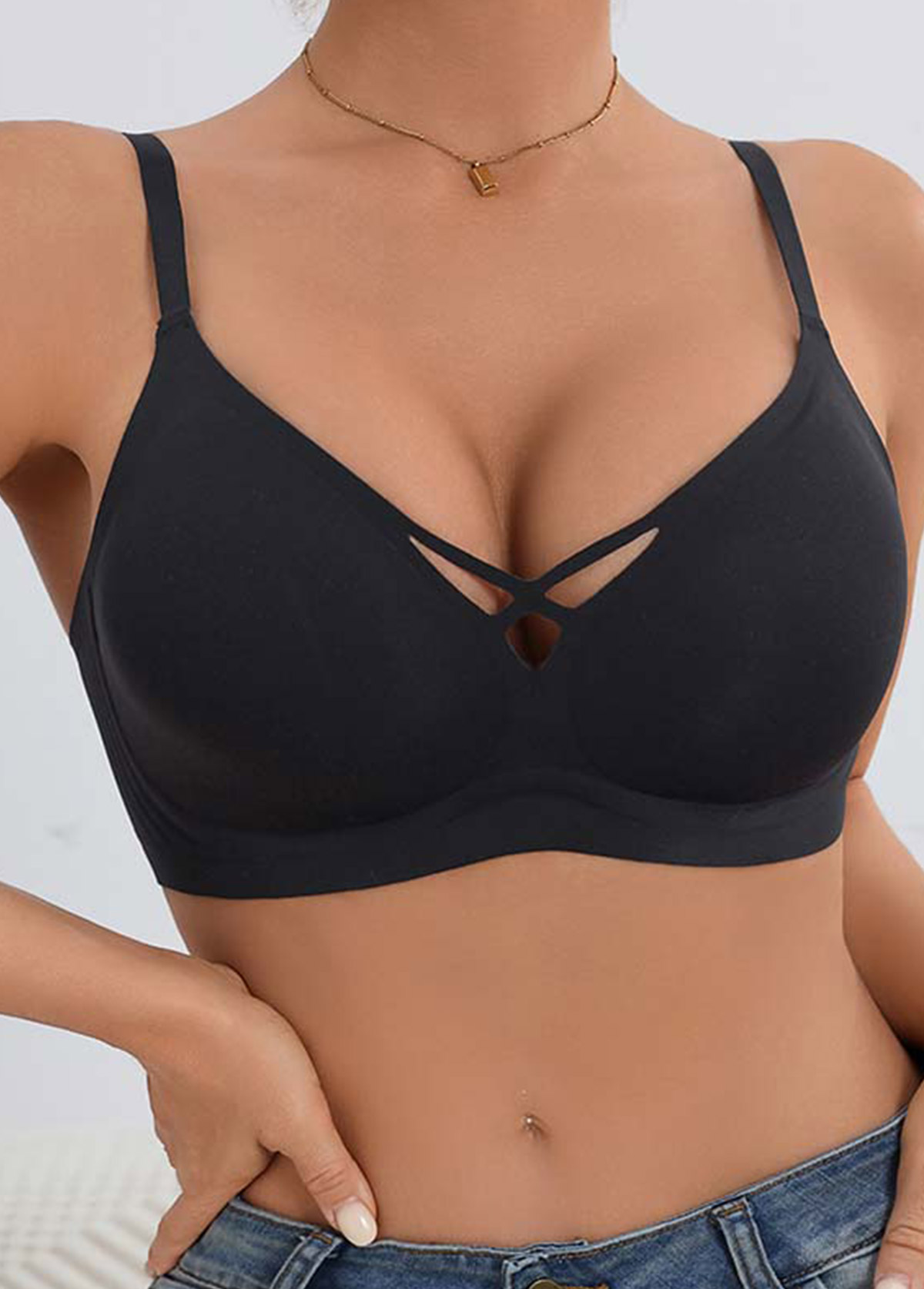 Black Color Push-up Detail Scoop Bra | picture 
