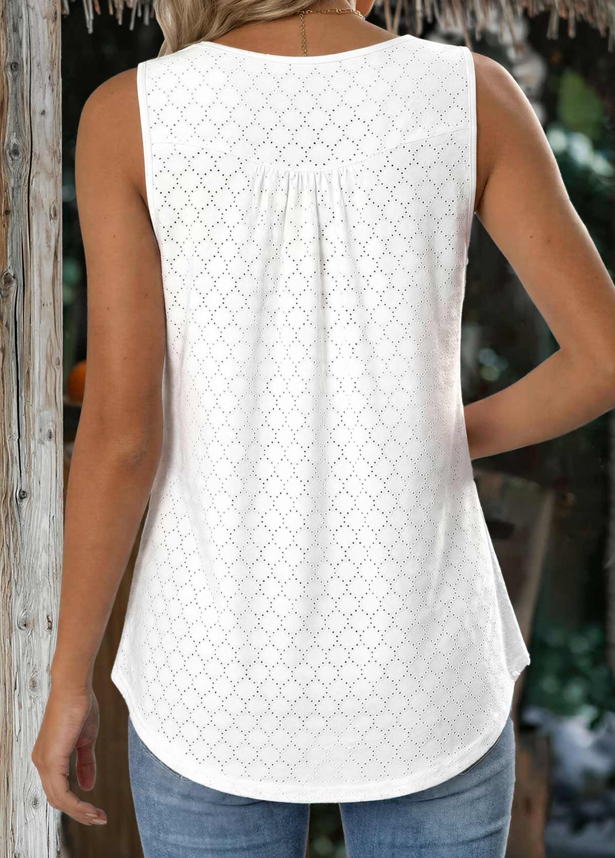 White Curved Hem Sleeveless Scoop Neck Tank Top | picture 
