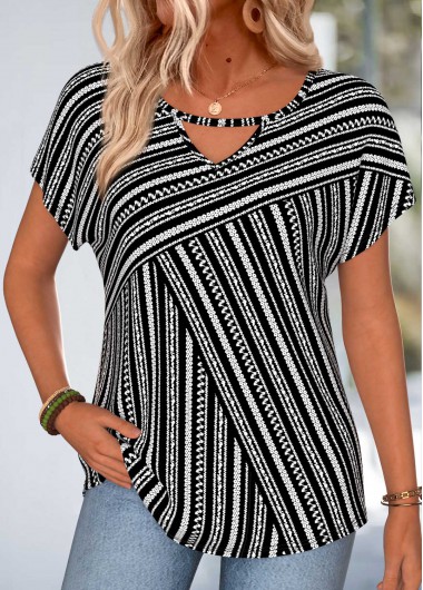 women clothes image of Black Geometric Print Short Sleeve Round Neck T Shirt