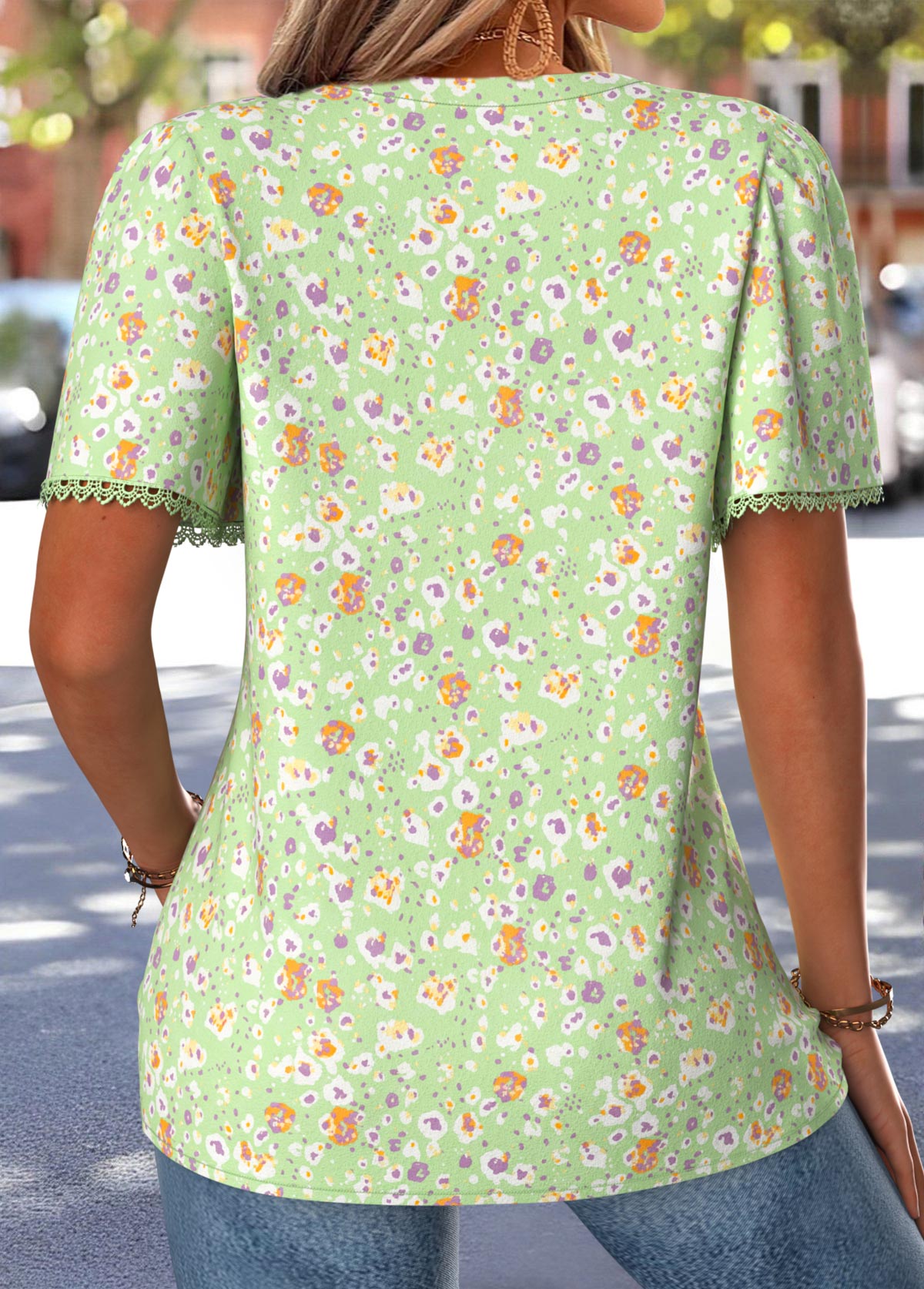 Light Green Ditsy Floral Print Curved Hem T Shirt | picture 