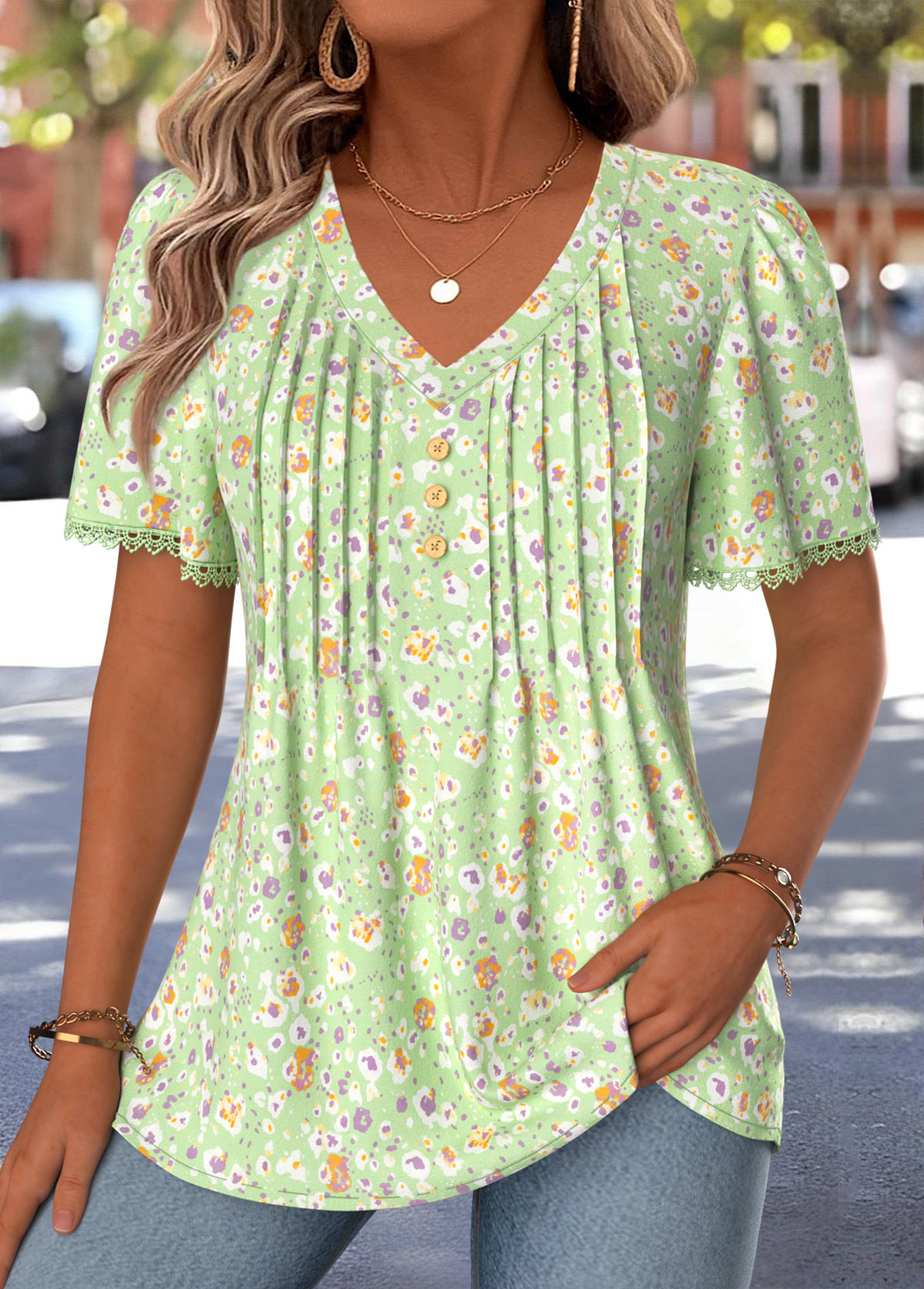 Light Green Ditsy Floral Print Curved Hem T Shirt | picture 
