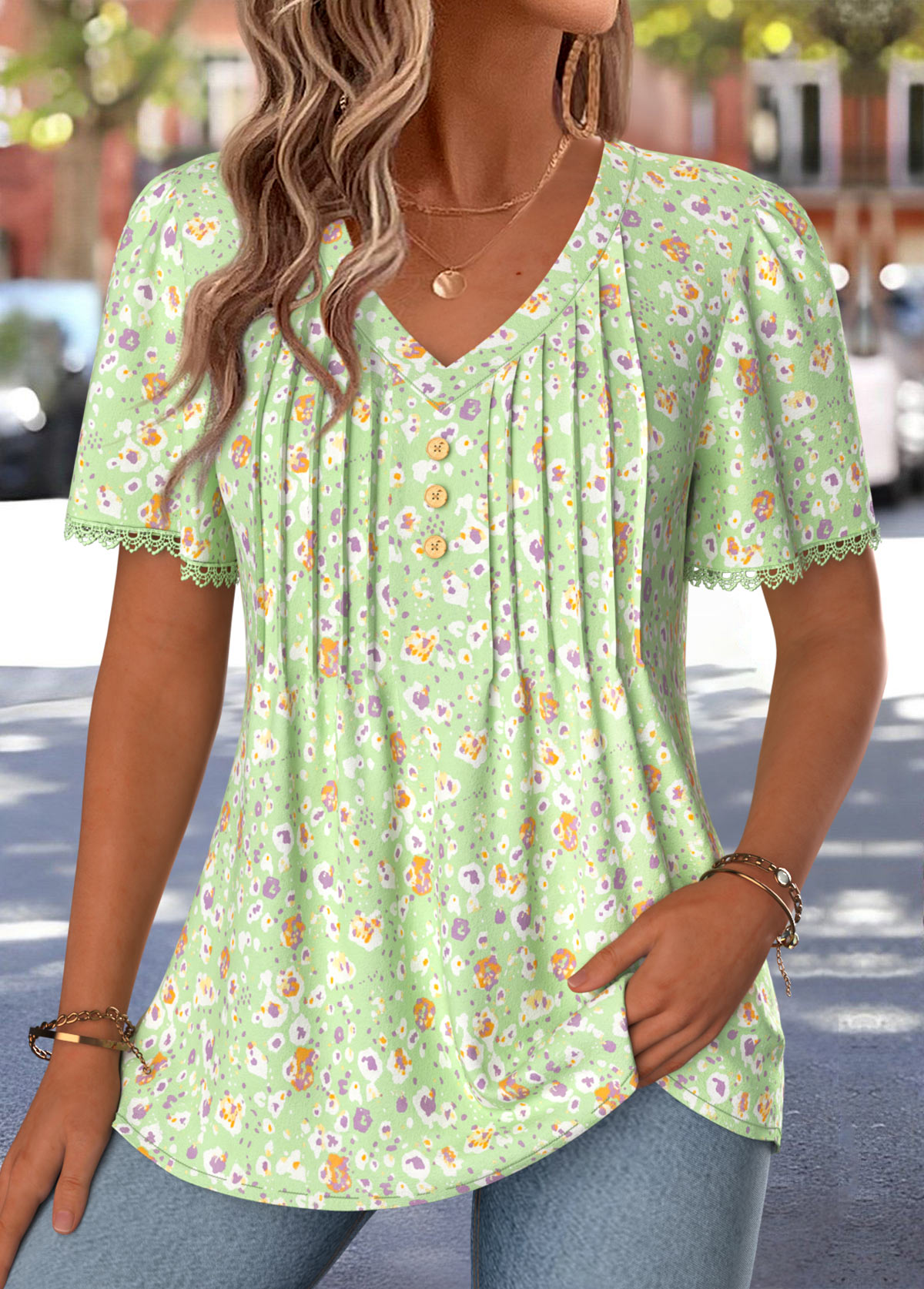 Light Green Ditsy Floral Print Curved Hem T Shirt | picture 
