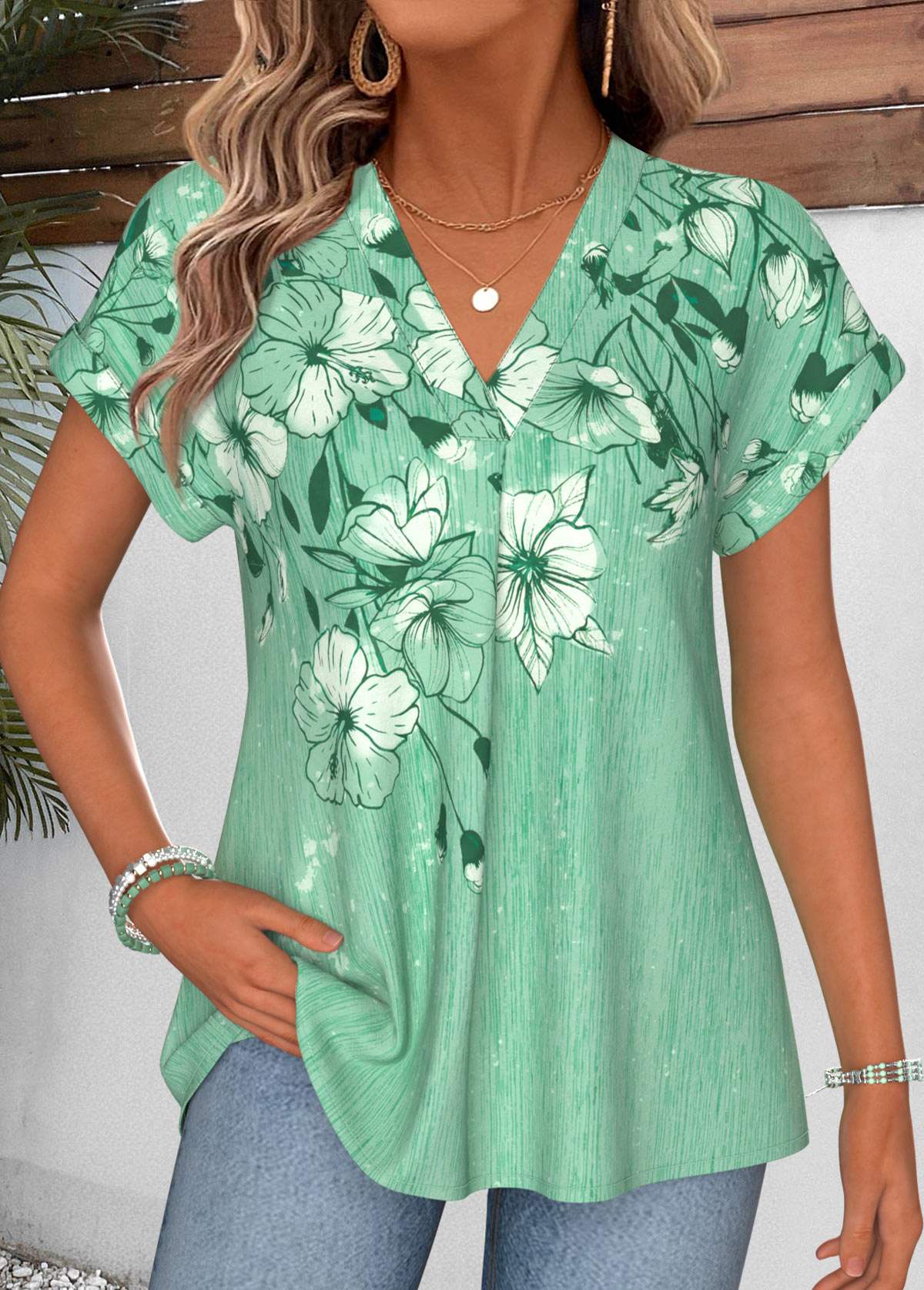 Green Floral Print Curved Hem Short Sleeve Blouse | picture 