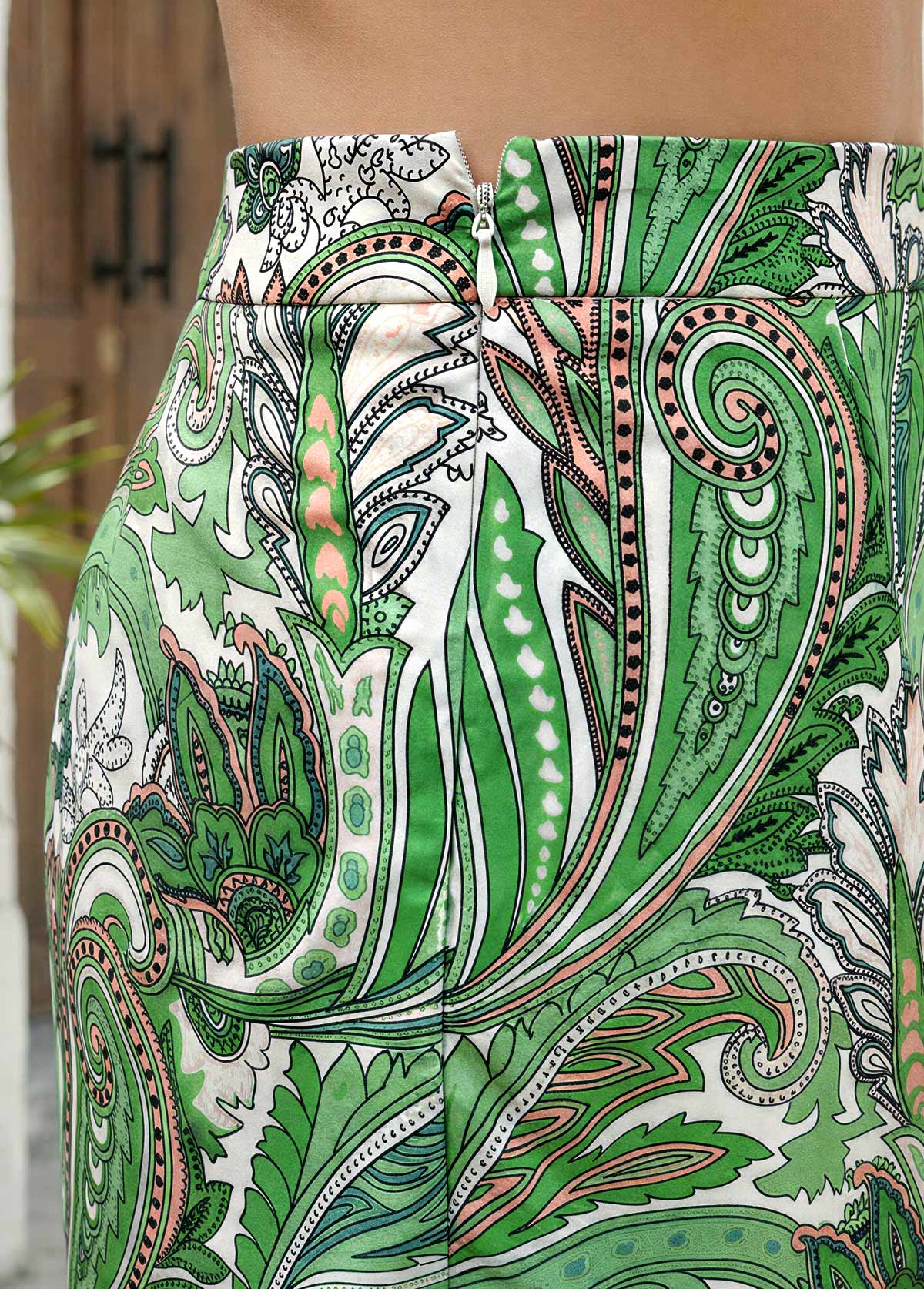 Green Plants Print Zipper Fly High Waisted Shorts | picture 