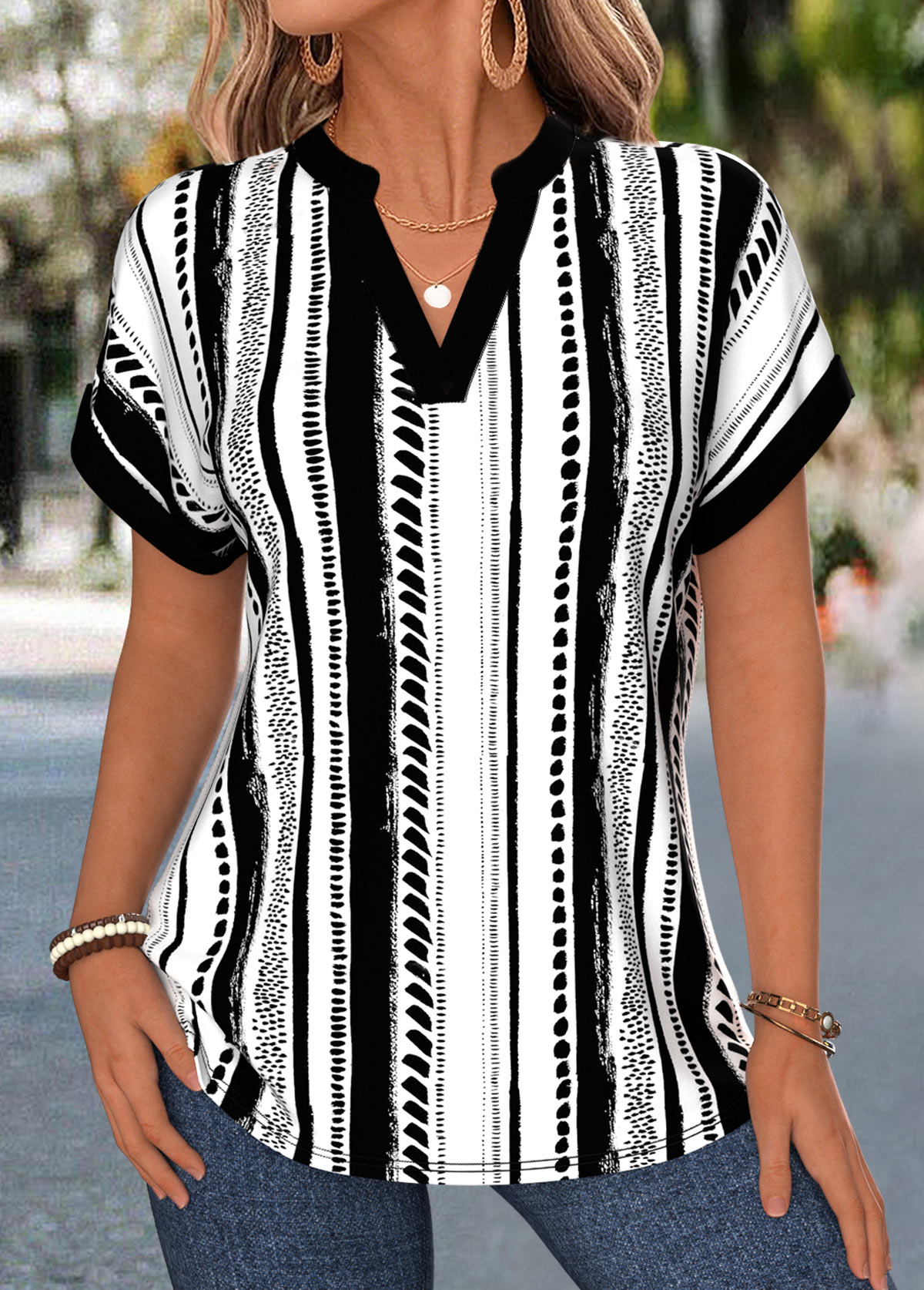 Black Geometric Print Tummy Coverage Short Sleeve Blouse | picture 