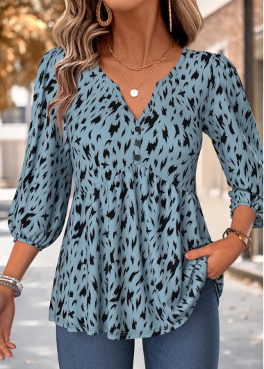 women clothes image of Dusty Blue Geometric Print Curved Hem 3/4 Sleeve Blouse